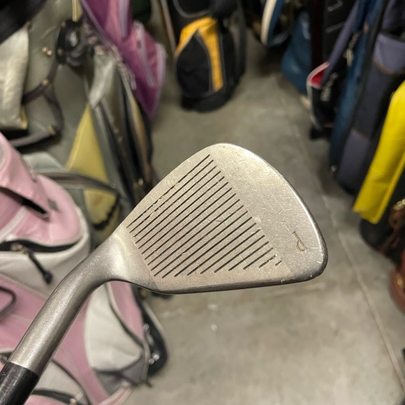 Mizuno pitching Wedge In Right Handed - Picture 1 of 6